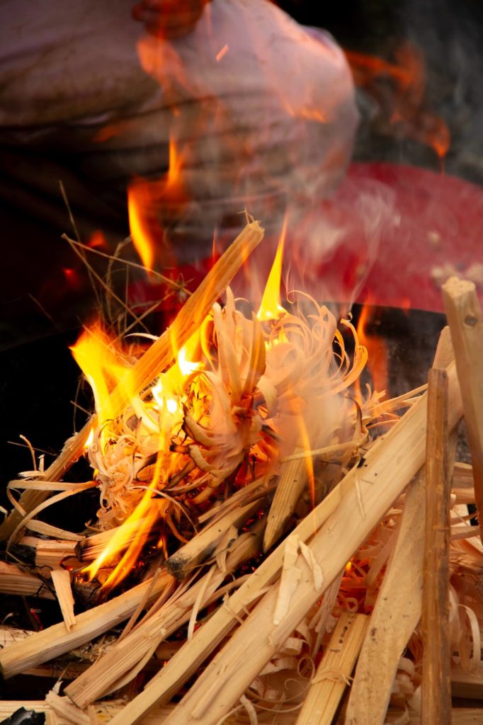 Camp enfants copeaux feu ©photos joel harder