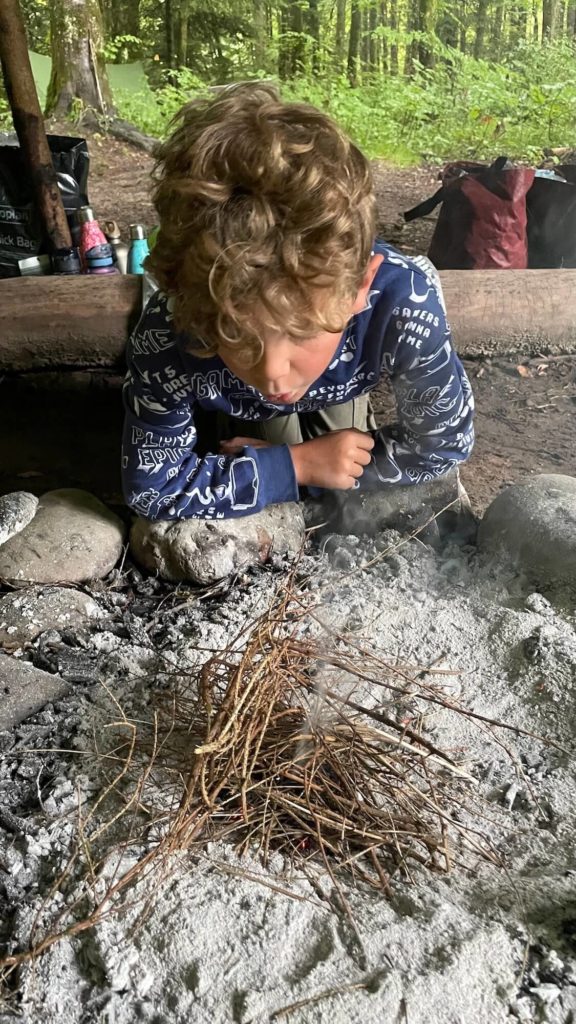 Feu souffle feuille racine